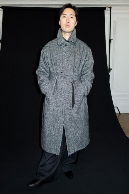 魅力的な Oversized coat with leather patch ジャケット・アウター